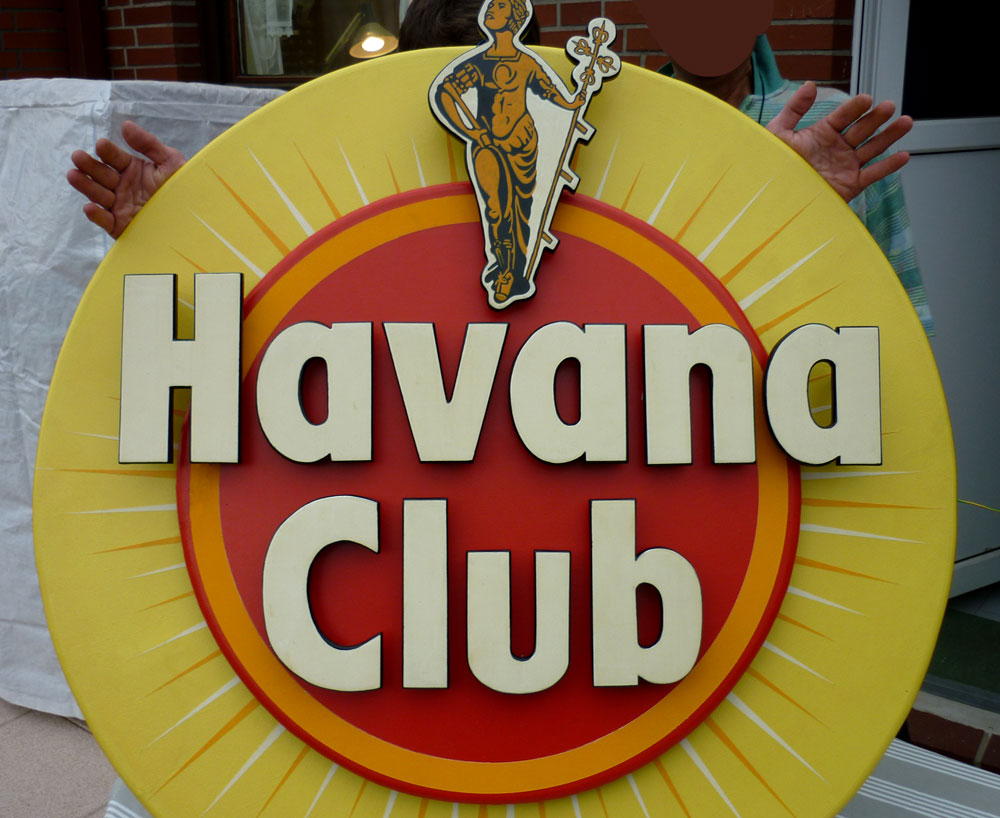 Schilderbau_Havana-Club-Logo aus Holz mit Beleuchtung für Cocktailbar in Cuxhaven