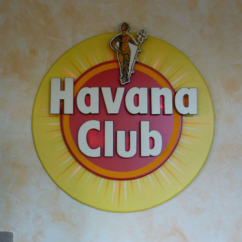 Schilderbau_Havana-Club-Logo aus Holz mit Beleuchtung für Cocktailbar in Cuxhaven